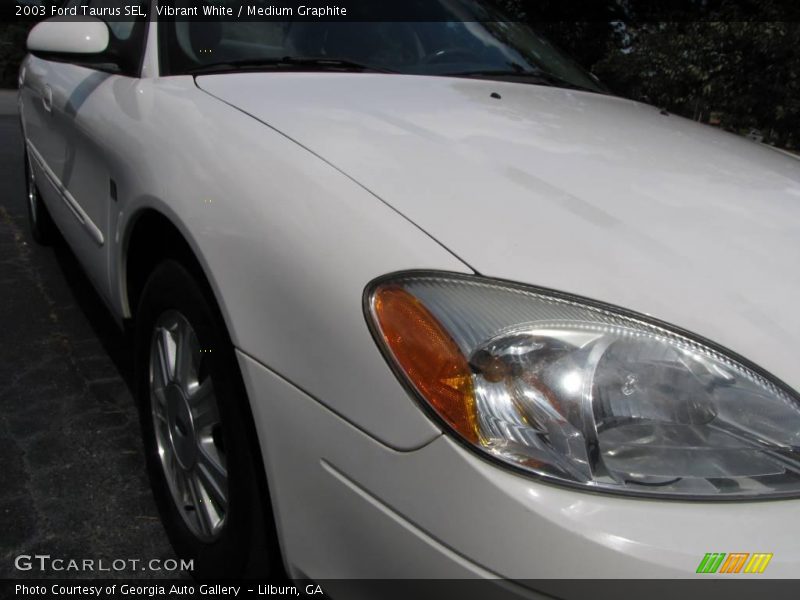 Vibrant White / Medium Graphite 2003 Ford Taurus SEL