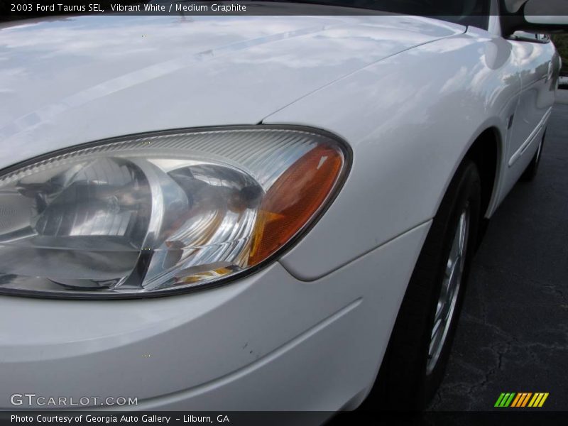 Vibrant White / Medium Graphite 2003 Ford Taurus SEL