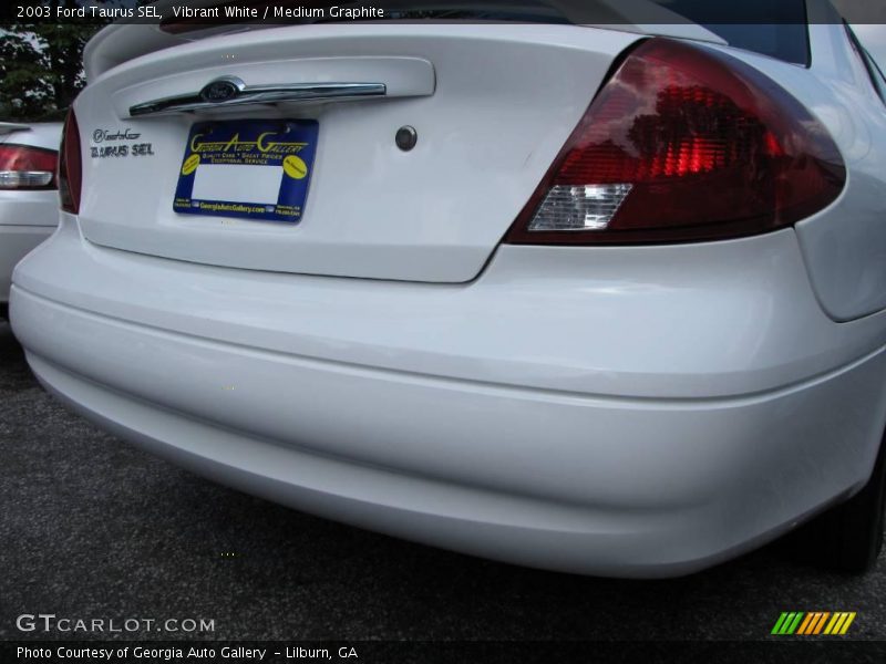 Vibrant White / Medium Graphite 2003 Ford Taurus SEL