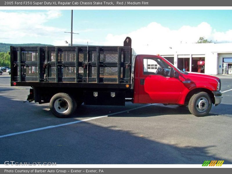 Red / Medium Flint 2005 Ford F350 Super Duty XL Regular Cab Chassis Stake Truck