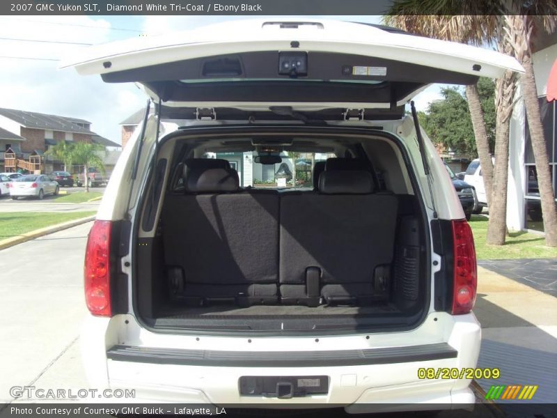 Diamond White Tri-Coat / Ebony Black 2007 GMC Yukon SLT