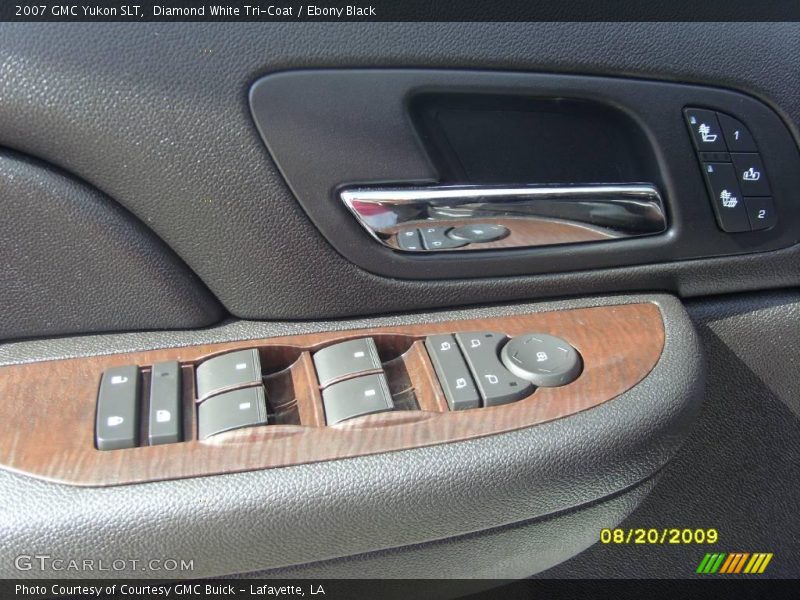 Diamond White Tri-Coat / Ebony Black 2007 GMC Yukon SLT