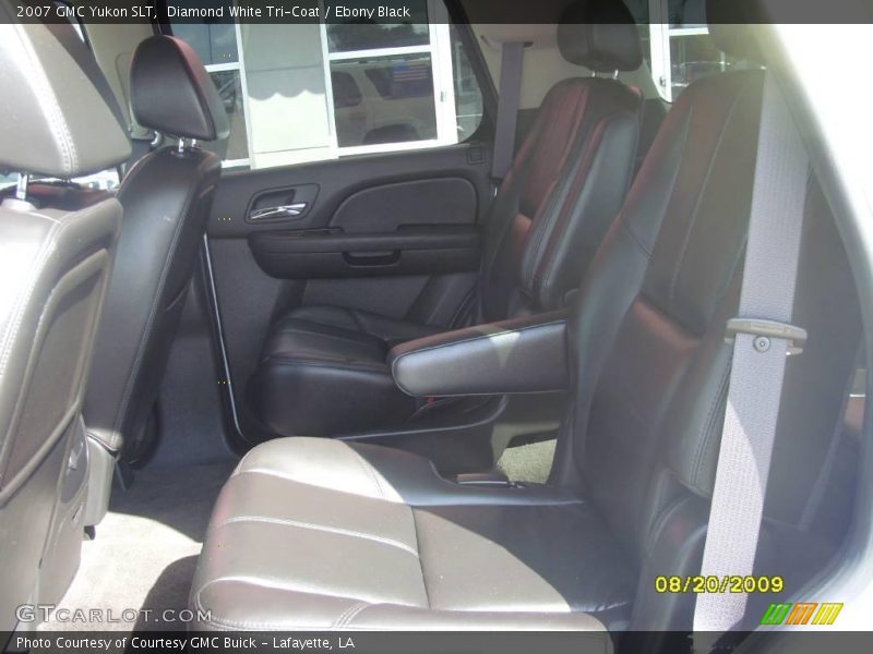 Diamond White Tri-Coat / Ebony Black 2007 GMC Yukon SLT