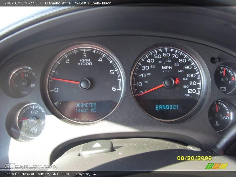 Diamond White Tri-Coat / Ebony Black 2007 GMC Yukon SLT