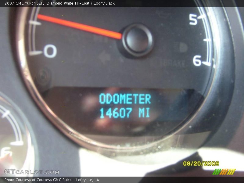 Diamond White Tri-Coat / Ebony Black 2007 GMC Yukon SLT