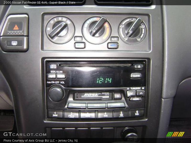 Super Black / Slate 2000 Nissan Pathfinder SE 4x4