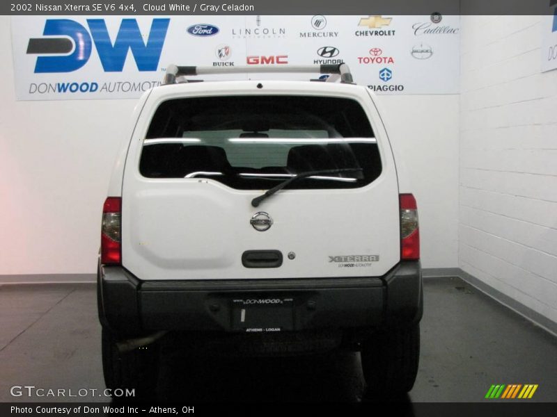 Cloud White / Gray Celadon 2002 Nissan Xterra SE V6 4x4