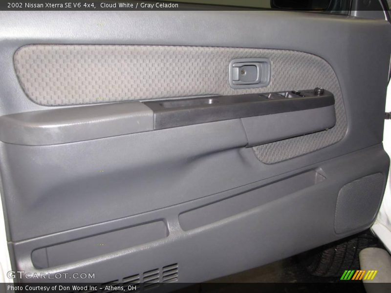 Cloud White / Gray Celadon 2002 Nissan Xterra SE V6 4x4