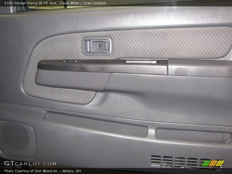 Cloud White / Gray Celadon 2002 Nissan Xterra SE V6 4x4
