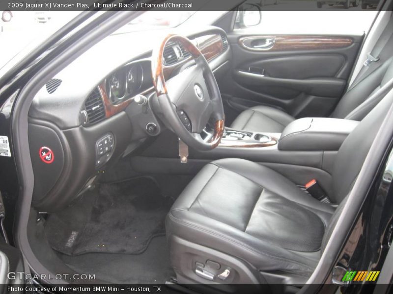 Ultimate Black / Charcoal/Charcoal 2009 Jaguar XJ Vanden Plas