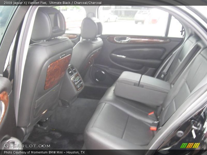 Ultimate Black / Charcoal/Charcoal 2009 Jaguar XJ Vanden Plas