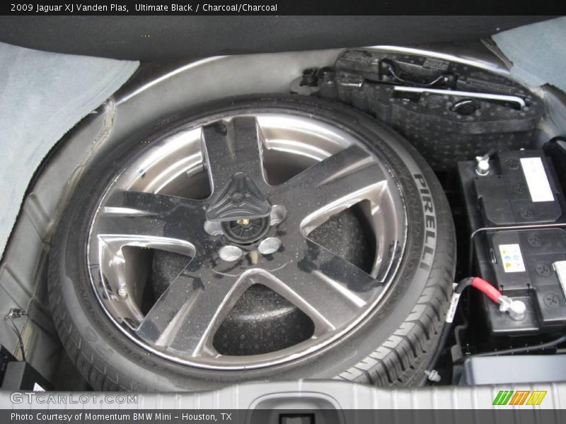 Ultimate Black / Charcoal/Charcoal 2009 Jaguar XJ Vanden Plas