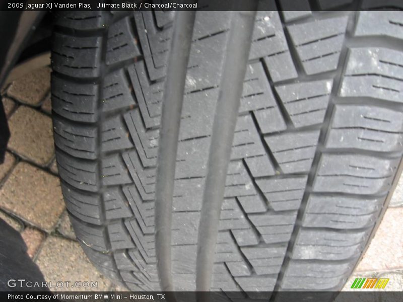 Ultimate Black / Charcoal/Charcoal 2009 Jaguar XJ Vanden Plas