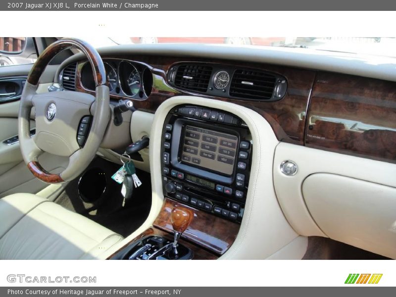 Porcelain White / Champagne 2007 Jaguar XJ XJ8 L
