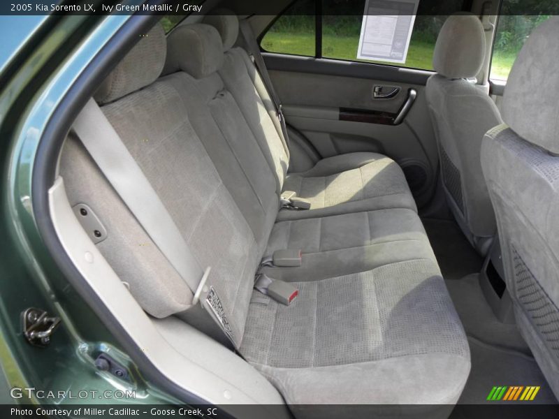 Ivy Green Metallic / Gray 2005 Kia Sorento LX