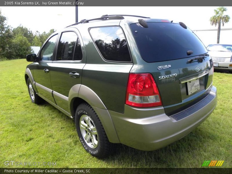 Ivy Green Metallic / Gray 2005 Kia Sorento LX