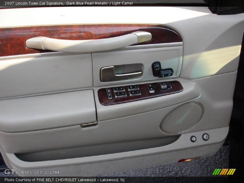 Dark Blue Pearl Metallic / Light Camel 2007 Lincoln Town Car Signature