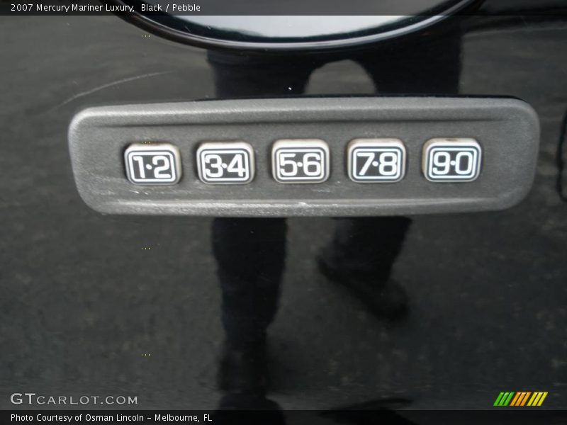 Black / Pebble 2007 Mercury Mariner Luxury