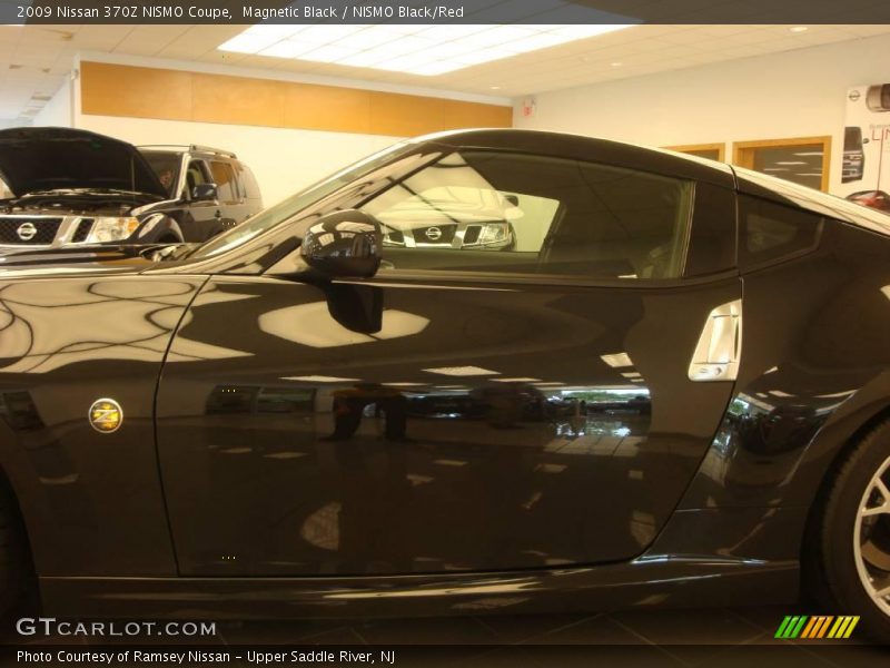 Magnetic Black / NISMO Black/Red 2009 Nissan 370Z NISMO Coupe