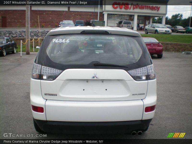 Diamond White Pearl / Beige 2007 Mitsubishi Outlander ES