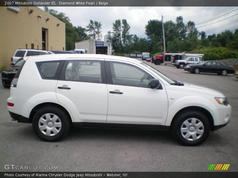 Diamond White Pearl / Beige 2007 Mitsubishi Outlander ES