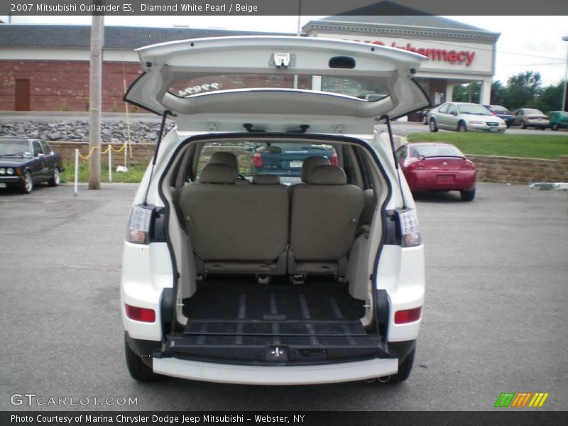Diamond White Pearl / Beige 2007 Mitsubishi Outlander ES