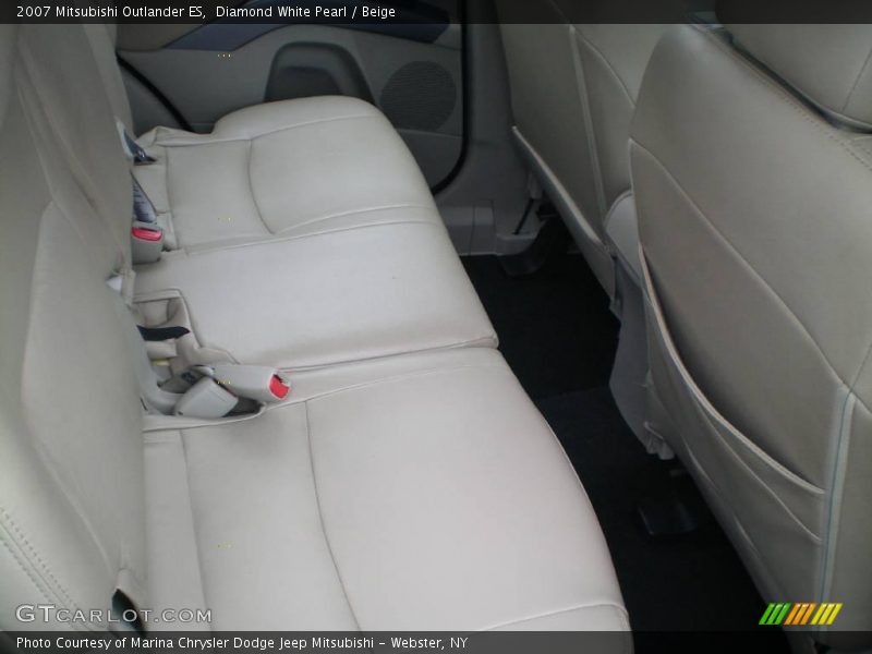 Diamond White Pearl / Beige 2007 Mitsubishi Outlander ES