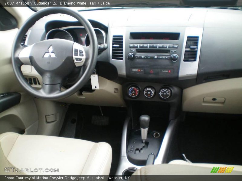 Diamond White Pearl / Beige 2007 Mitsubishi Outlander ES