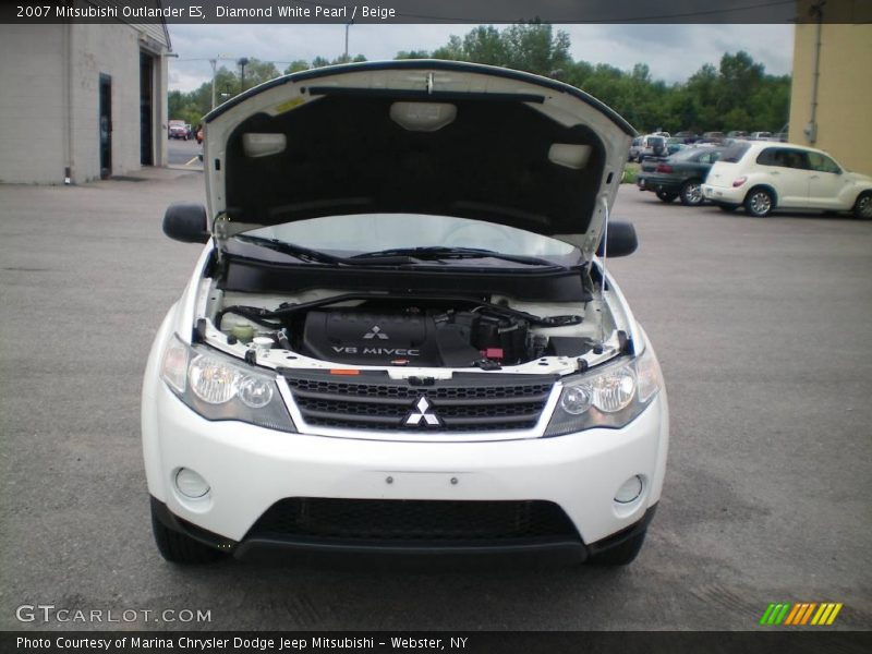 Diamond White Pearl / Beige 2007 Mitsubishi Outlander ES