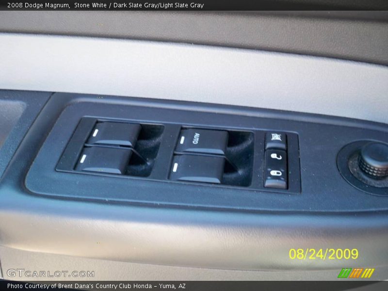 Stone White / Dark Slate Gray/Light Slate Gray 2008 Dodge Magnum