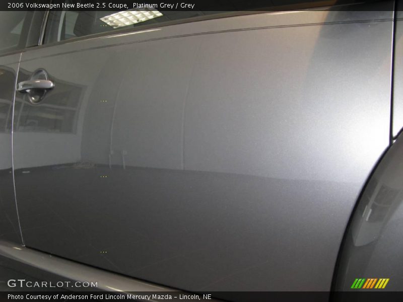 Platinum Grey / Grey 2006 Volkswagen New Beetle 2.5 Coupe
