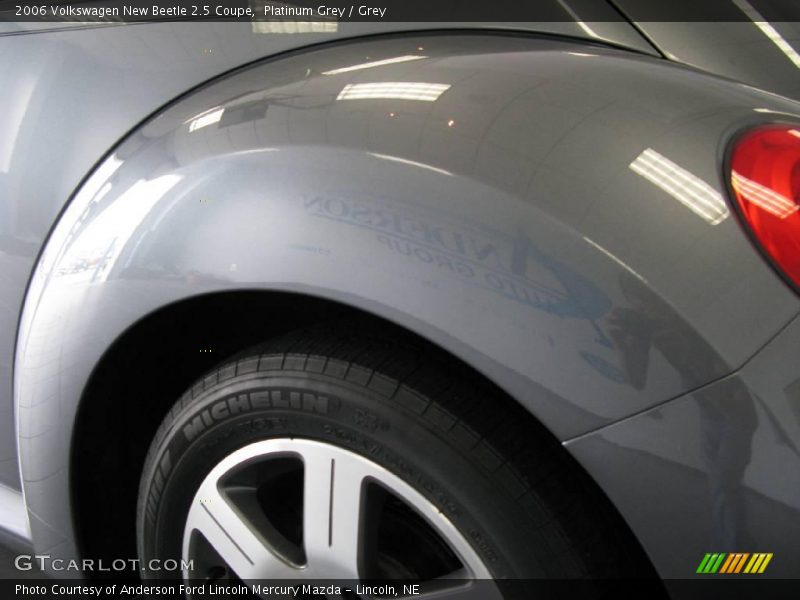 Platinum Grey / Grey 2006 Volkswagen New Beetle 2.5 Coupe