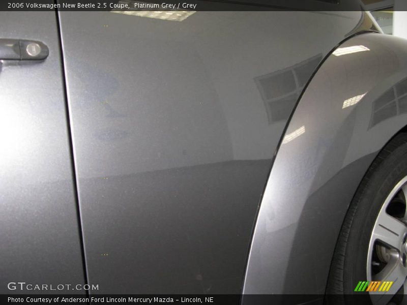 Platinum Grey / Grey 2006 Volkswagen New Beetle 2.5 Coupe