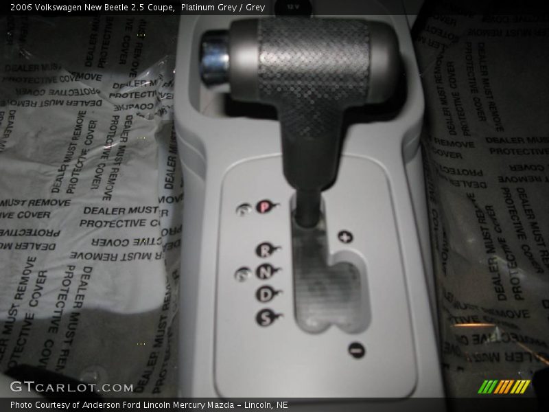Platinum Grey / Grey 2006 Volkswagen New Beetle 2.5 Coupe
