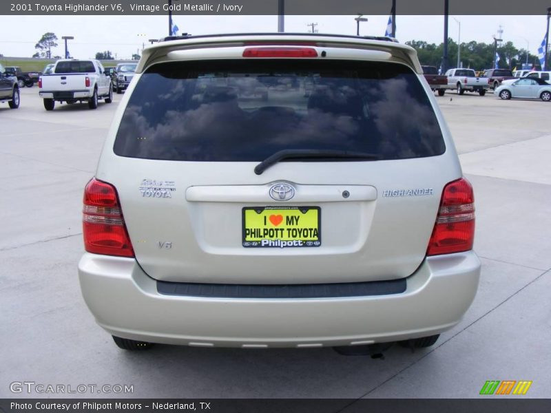 Vintage Gold Metallic / Ivory 2001 Toyota Highlander V6