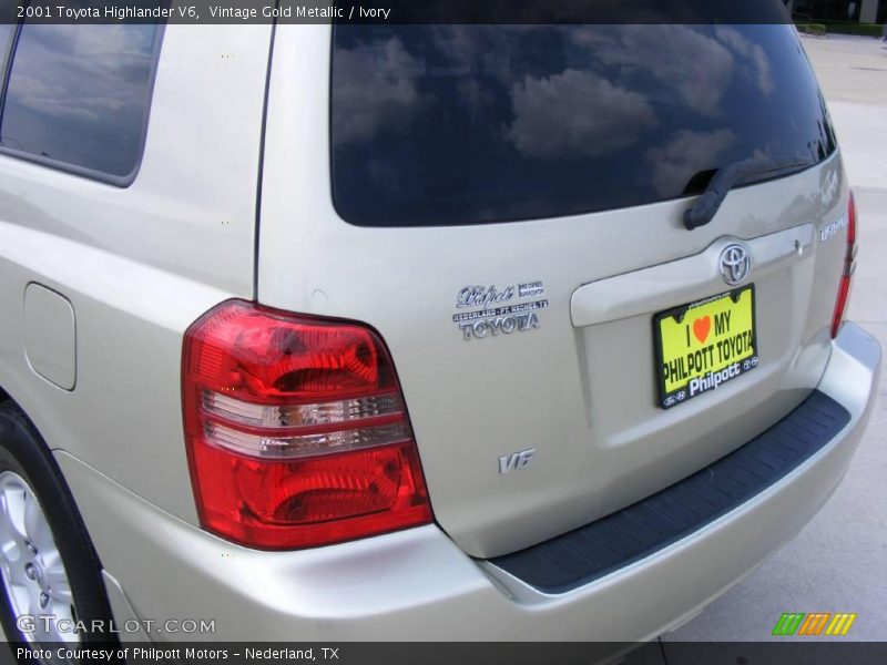 Vintage Gold Metallic / Ivory 2001 Toyota Highlander V6