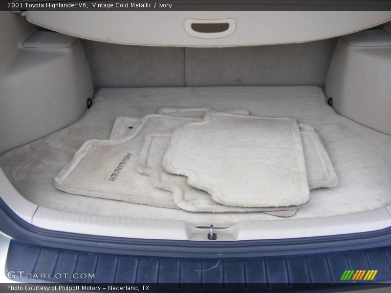 Vintage Gold Metallic / Ivory 2001 Toyota Highlander V6