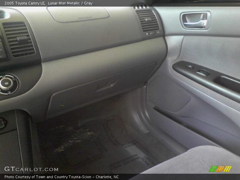 Lunar Mist Metallic / Gray 2005 Toyota Camry LE