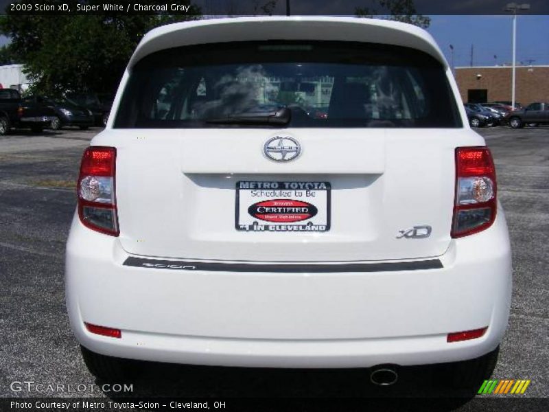 Super White / Charcoal Gray 2009 Scion xD
