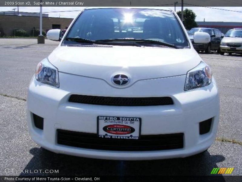 Super White / Charcoal Gray 2009 Scion xD