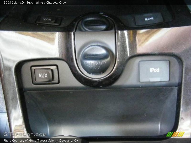 Super White / Charcoal Gray 2009 Scion xD