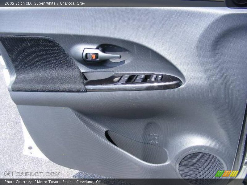 Super White / Charcoal Gray 2009 Scion xD