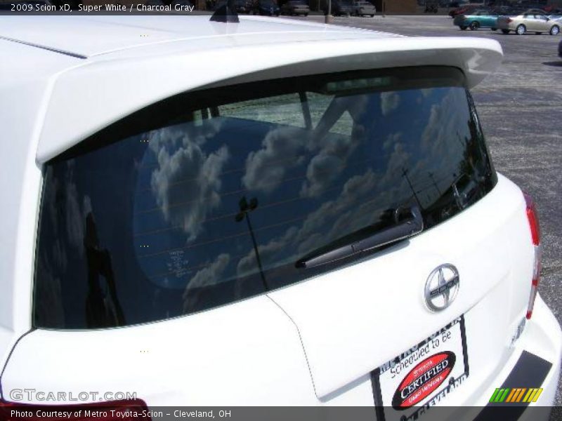 Super White / Charcoal Gray 2009 Scion xD