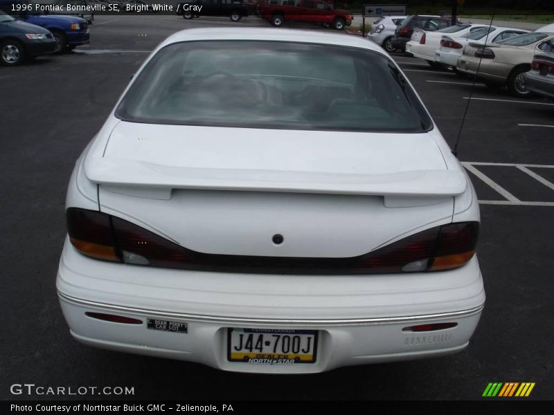Bright White / Gray 1996 Pontiac Bonneville SE