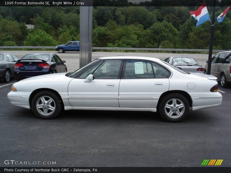 Bright White / Gray 1996 Pontiac Bonneville SE