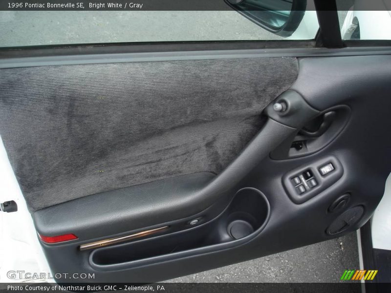 Bright White / Gray 1996 Pontiac Bonneville SE