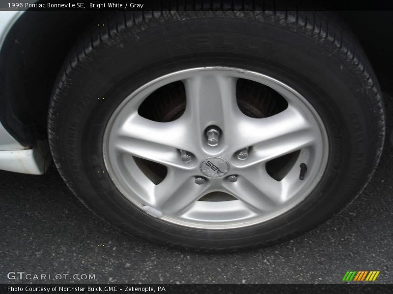 Bright White / Gray 1996 Pontiac Bonneville SE
