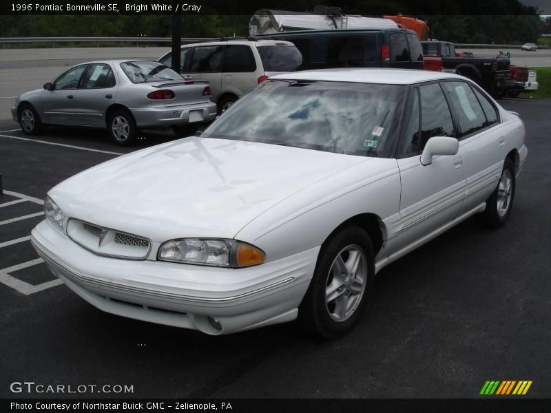 Bright White / Gray 1996 Pontiac Bonneville SE