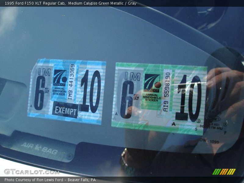 Medium Calypso Green Metallic / Gray 1995 Ford F150 XLT Regular Cab