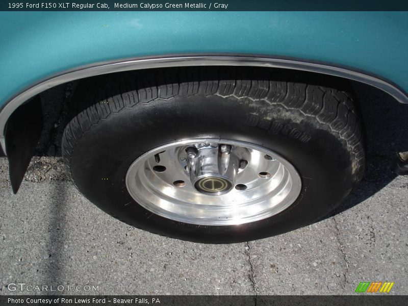 Medium Calypso Green Metallic / Gray 1995 Ford F150 XLT Regular Cab